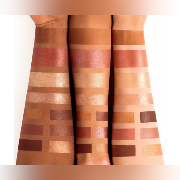 Iconic London | HEAT OF THE MOMENT Face and Eye Palette - Picture 4 of 10